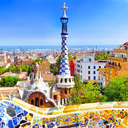 Uitzicht op toren in Park Guell in Barcelona, Spanje