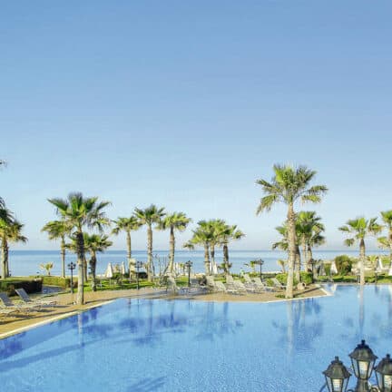 Zwembad van Aquamare Beach Hotel & Spa in Paphos, Paphos, Cyprus