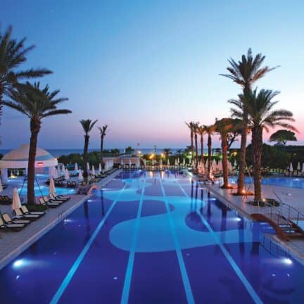 Zwembad van Limak Atlantis Deluxe Resort in Belek, Turkse Rivièra, Turkije
