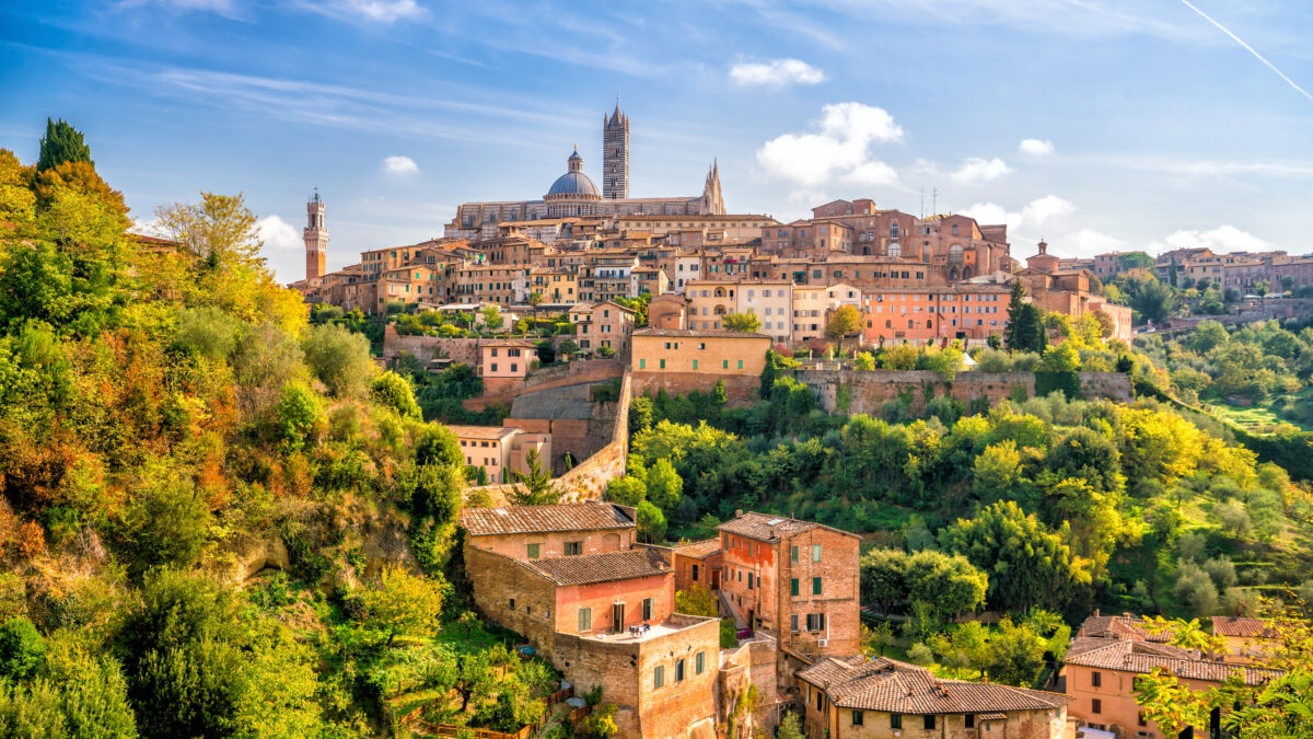 Siena op een heuvel in Toscane, Italië