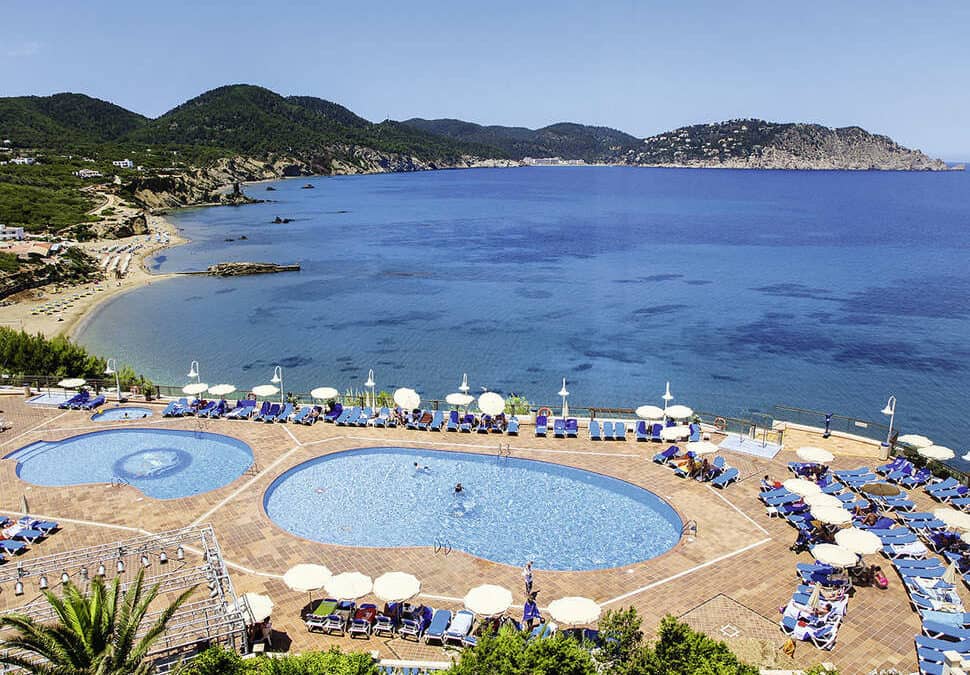 Invisa Figueral Resort in Playa de Figueral, Ibiza, Spanje
