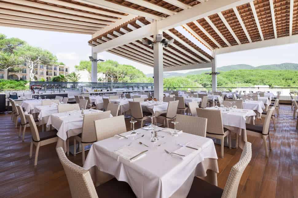 Restaurant van Invisa Figueral Resort in Playa de Figueral, Ibiza, Spanje