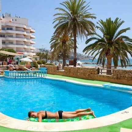 Zwembad van Ibiza Playa in Ibiza-Stad, Ibiza, Spanje