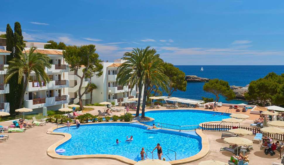 Zwembad van Inturotel Cala Azul Park in Cala d’Or, Mallorca, Spanje