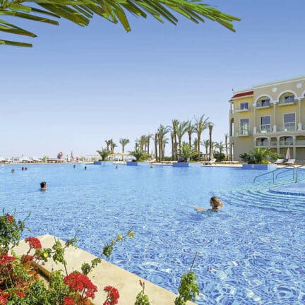 Zwembad van Premier Le Reve Hotel & Spa in Hurghada, Rode Zee, Egypte