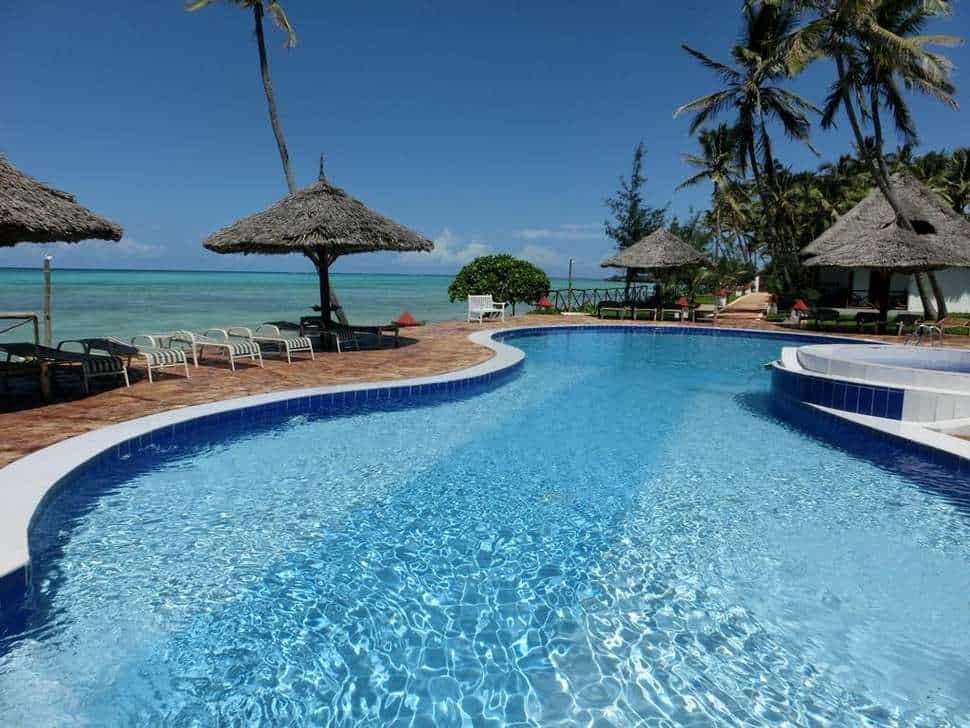 Zwembad van Reef & Beach Resort in Paje, Zanzibar, Tanzania