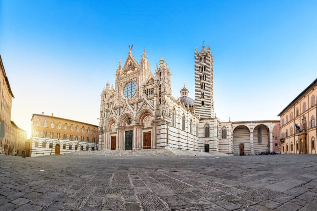 Duomo di Sienna kathedraal met zonsopgang