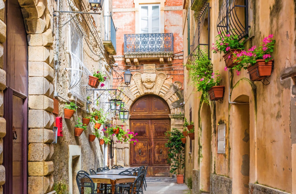 Kleine straatjes in Positano, Italië
