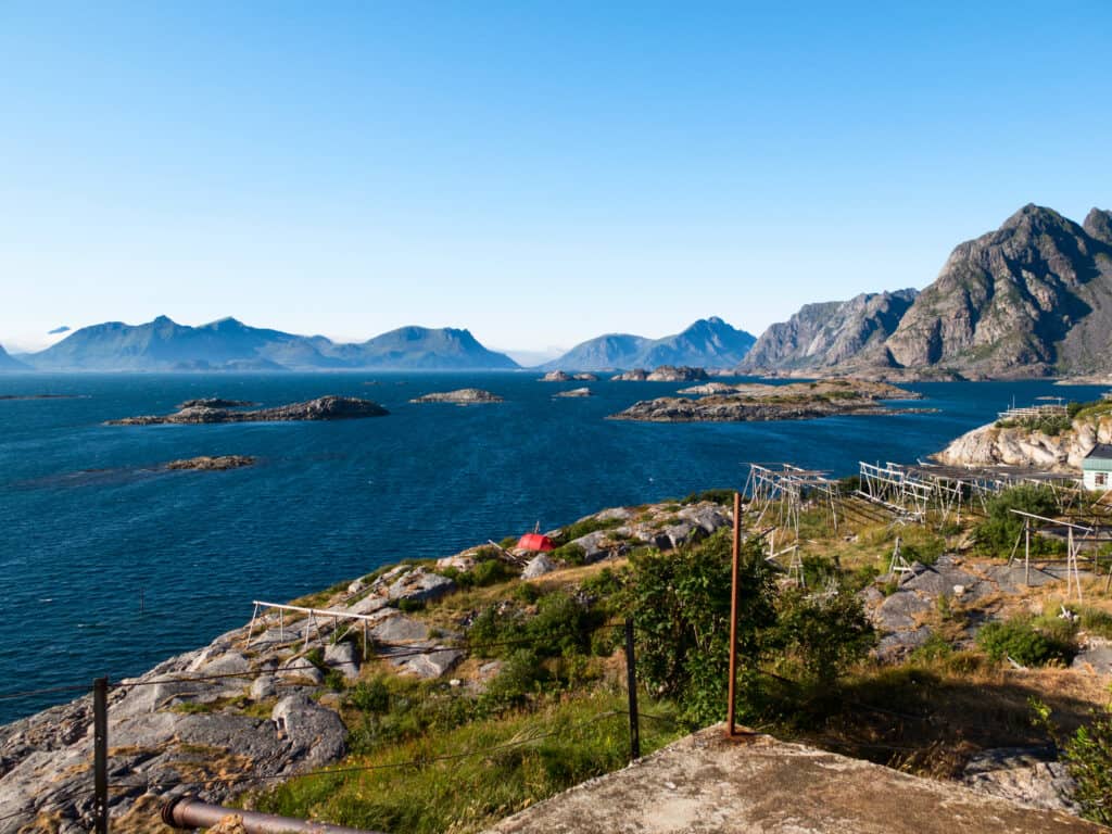 Uitzicht over de bergen en zee bij Honningsvåg
