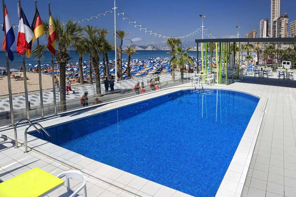 Zwembad van Hotel Brisa in Benidorm, Costa Blanca, Spanje