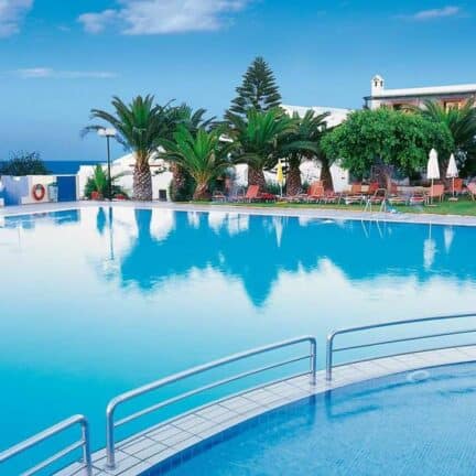 Zwembad van Suneoclub Chrissi Amoudia in Anissaras, Kreta, Griekenland