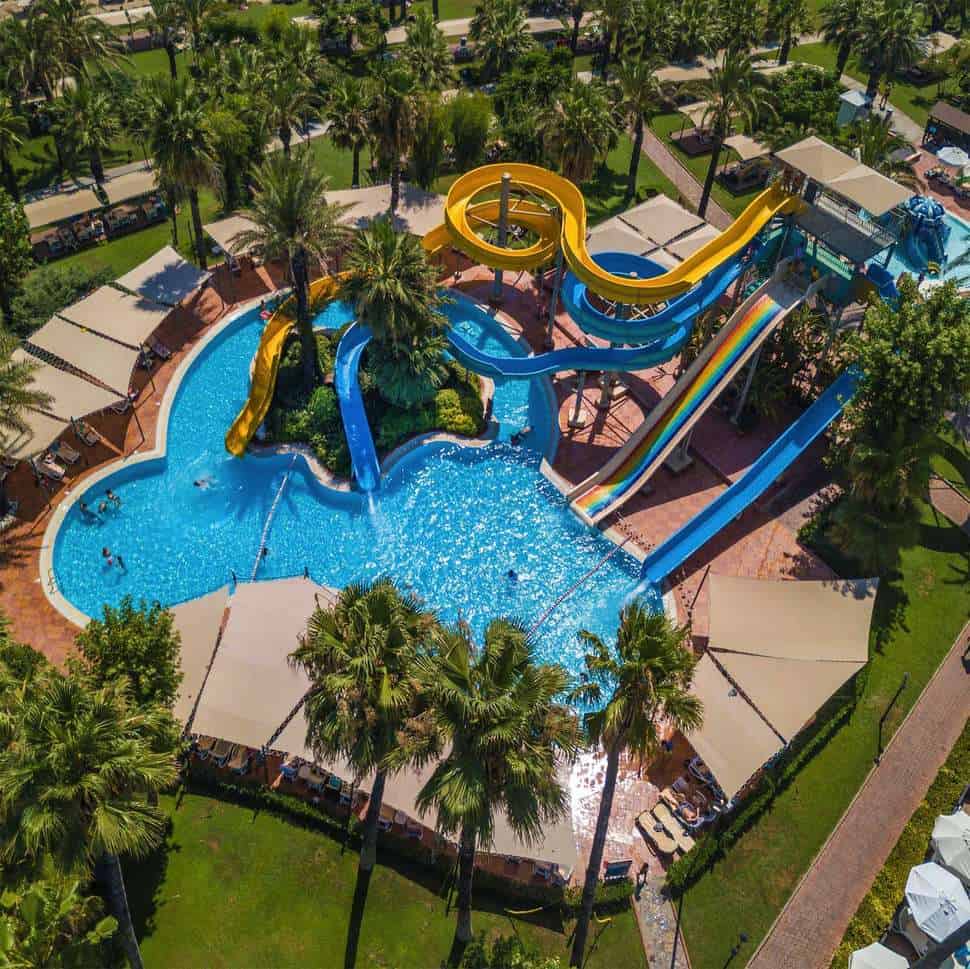 Glijbanen en zwembad van Paloma Grida Resort & Spa