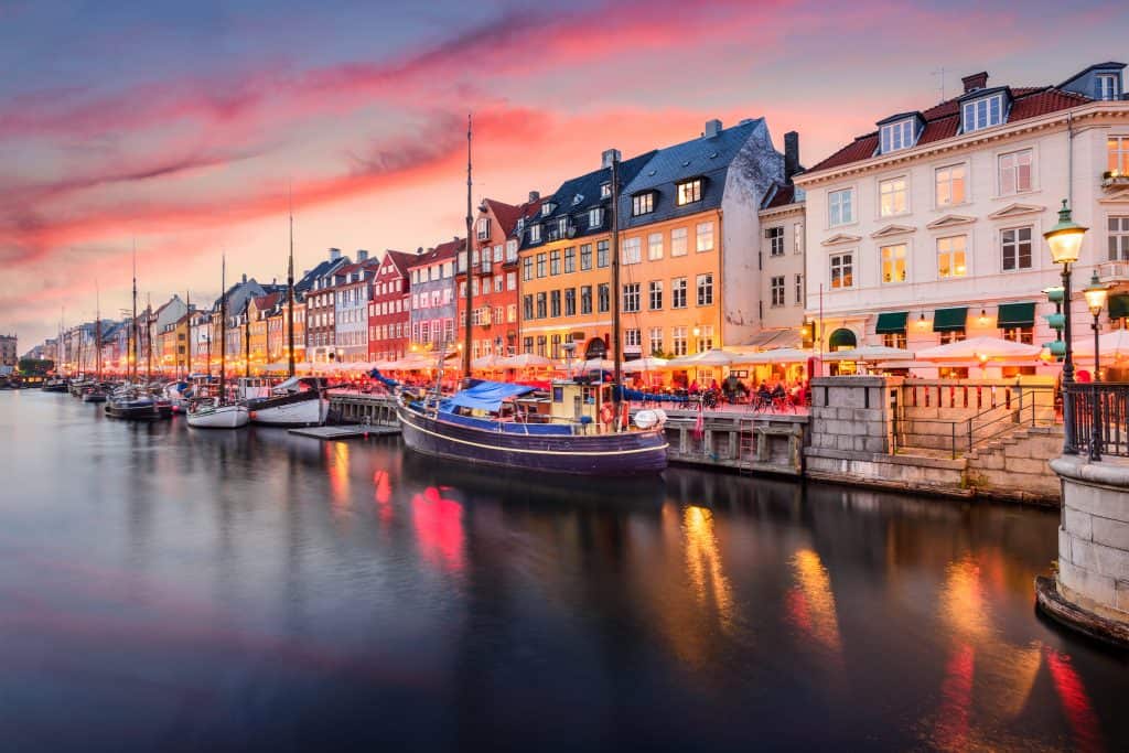 Nyhavn bij nacht in Kopenhagen