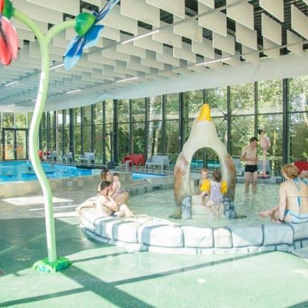 Zwembad van Dormio Resort Maastricht in Limburg