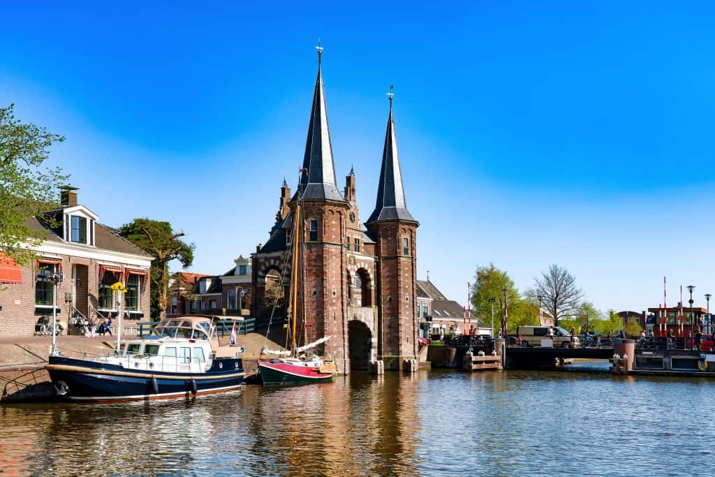 De beroemde Waterpoort poort in Sneek, Friesland