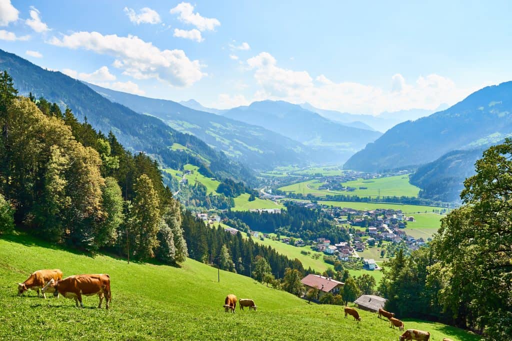 Uitzicht over de Zillertaler vallei in Tirol, Oostenrijk