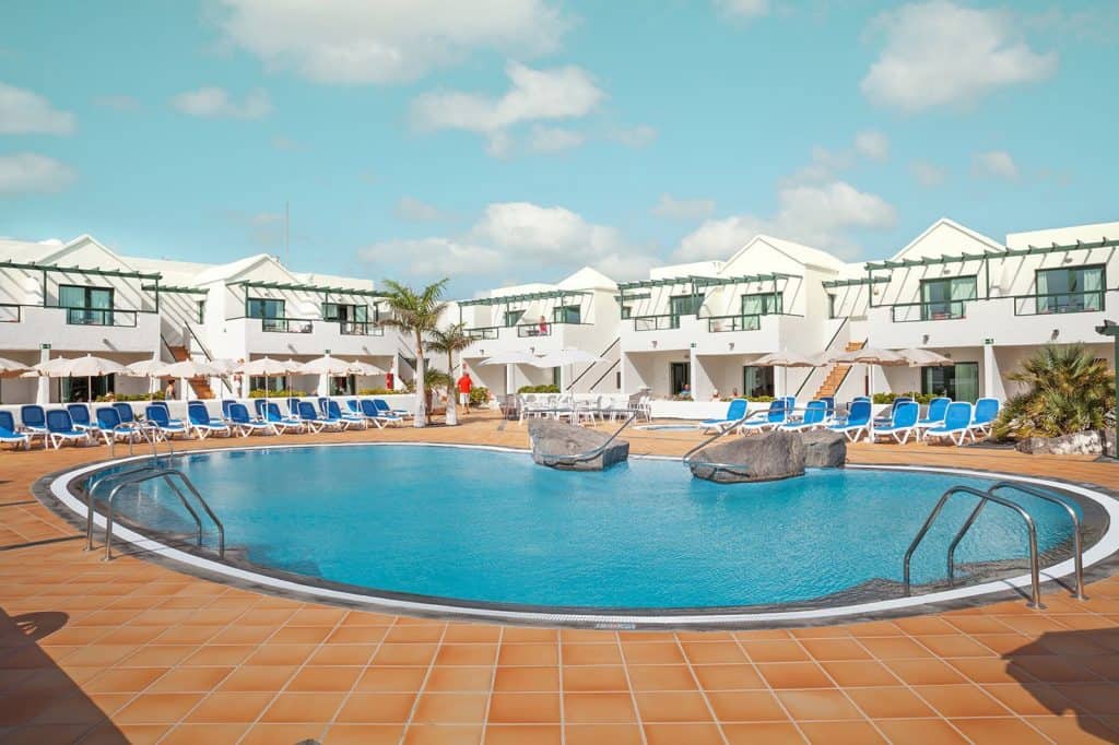 Zwembad van hotel Pocillos Playa in Puerto del Carmen