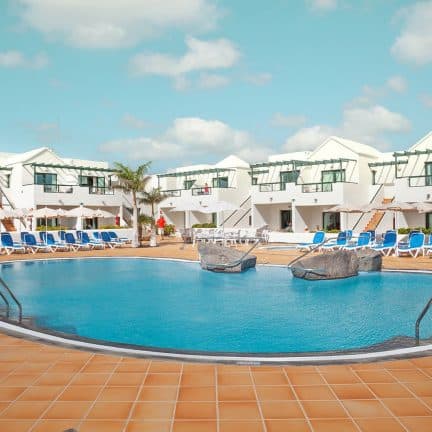 Zwembad van hotel Pocillos Playa in Puerto del Carmen
