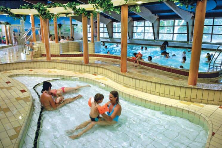 Zwembad van Roompot Vakantiepark Kijkduin