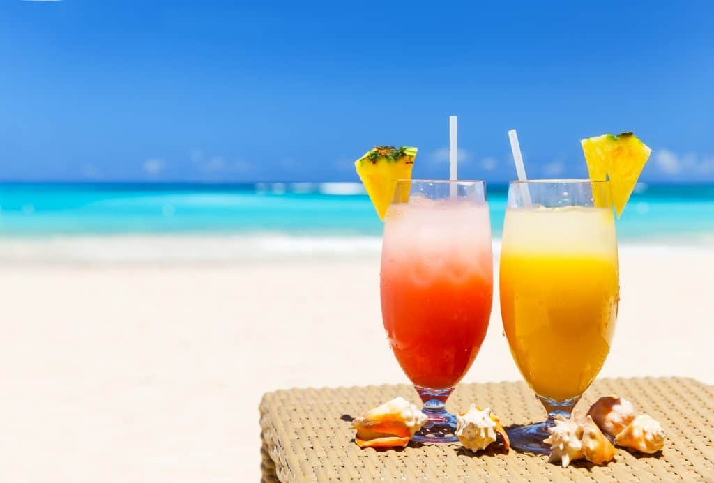 Cocktails op het strand van de Dominicaanse Republiek