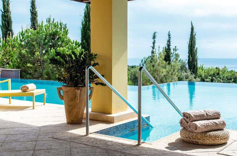 Wellness en infinity pool van tui sensatori resort atlantica aphrodite hills