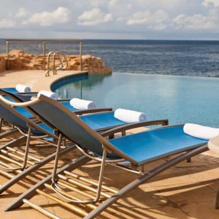 Zwembad van Renaissance Curacao Resort & Casino
