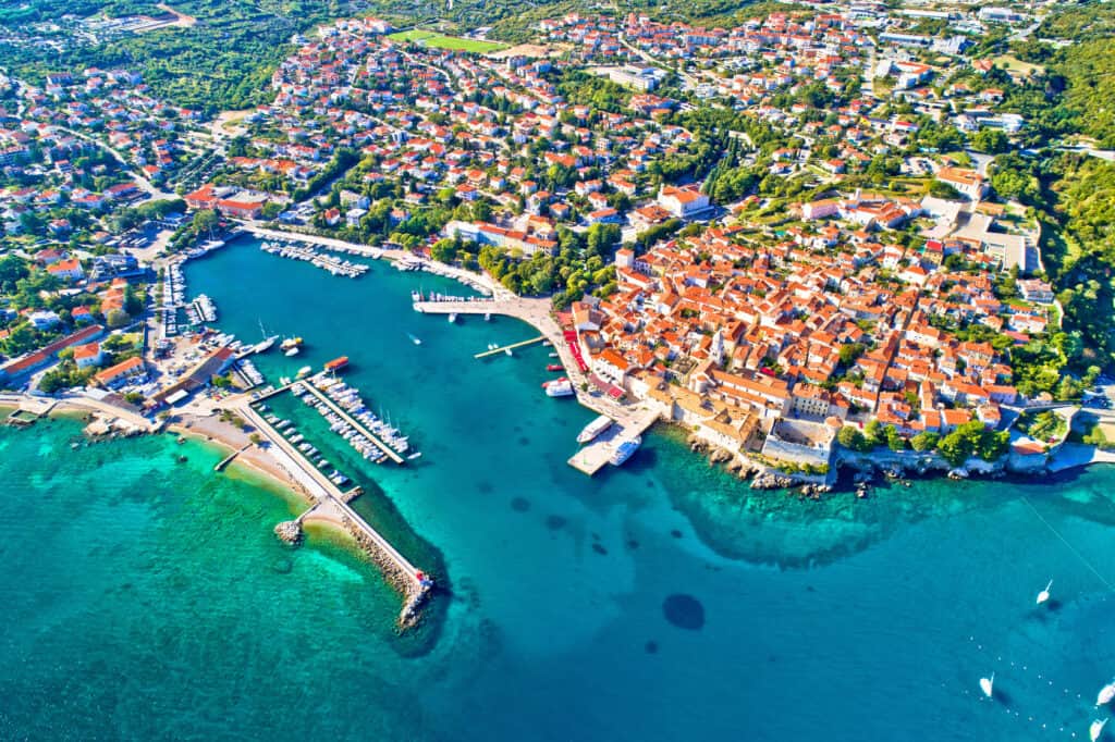 Luchtfoto van Krk in Kroatië