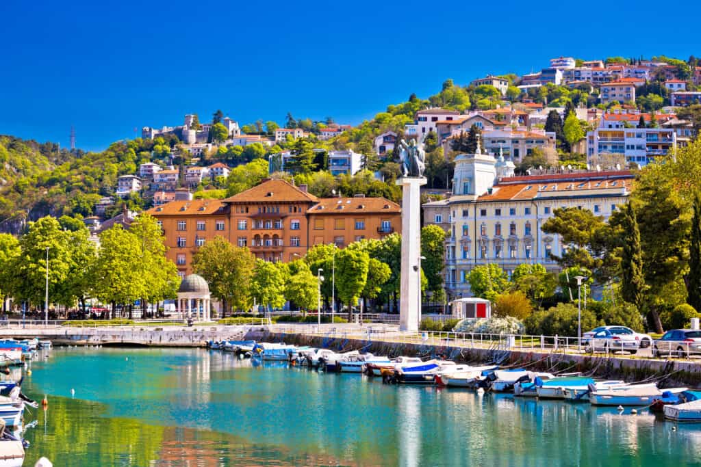 Uitzicht op Rijeka in Kroatië