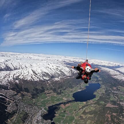 Parachute springen in Noorwegen: een geweldige ervaring!