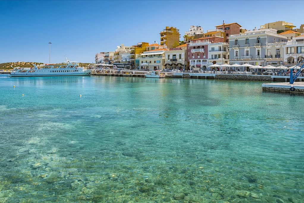 De haven van agios nikolaos op Kreta